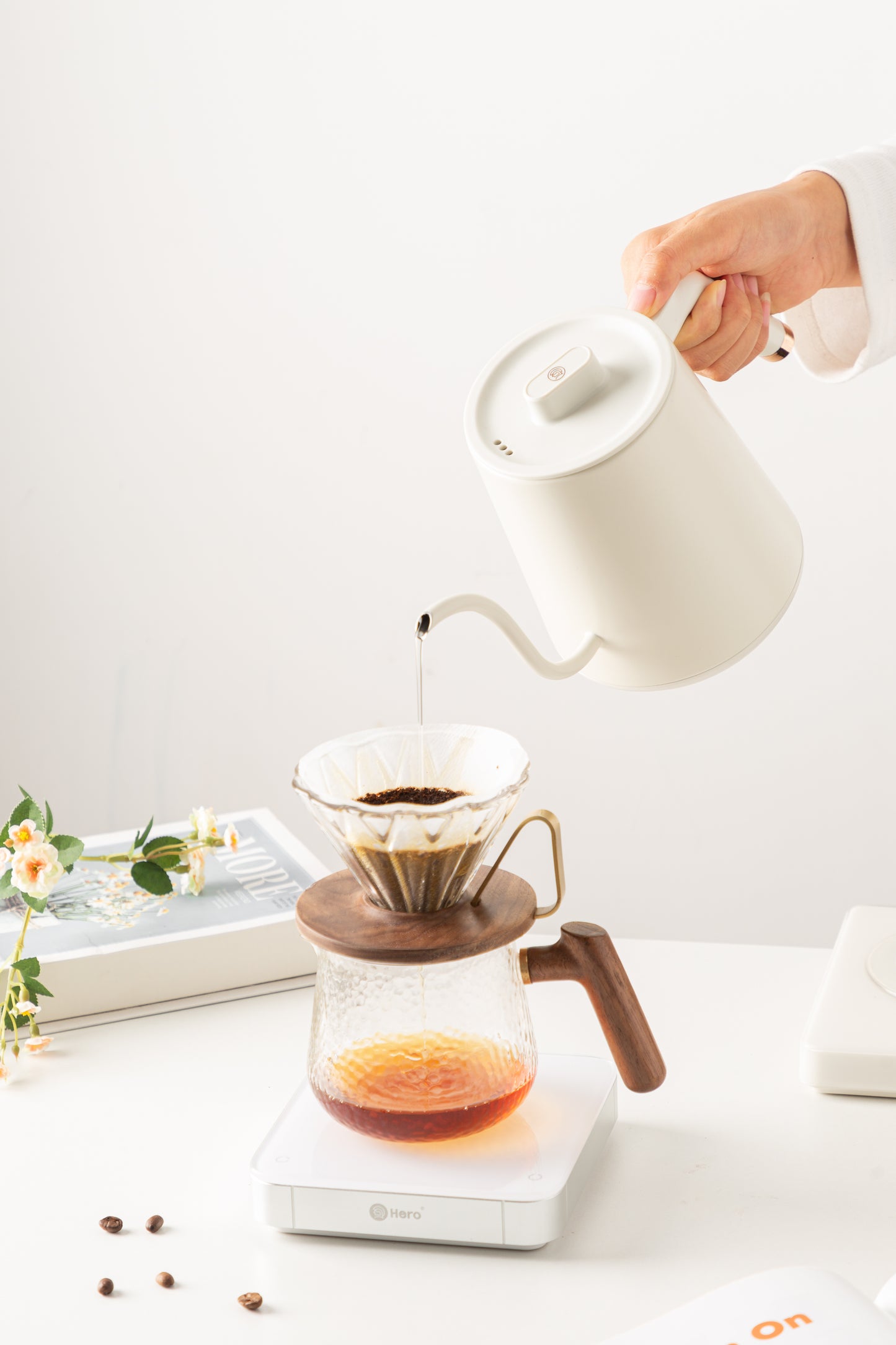 HERO ELECTRIC KETTLE 600ML -WHITE
