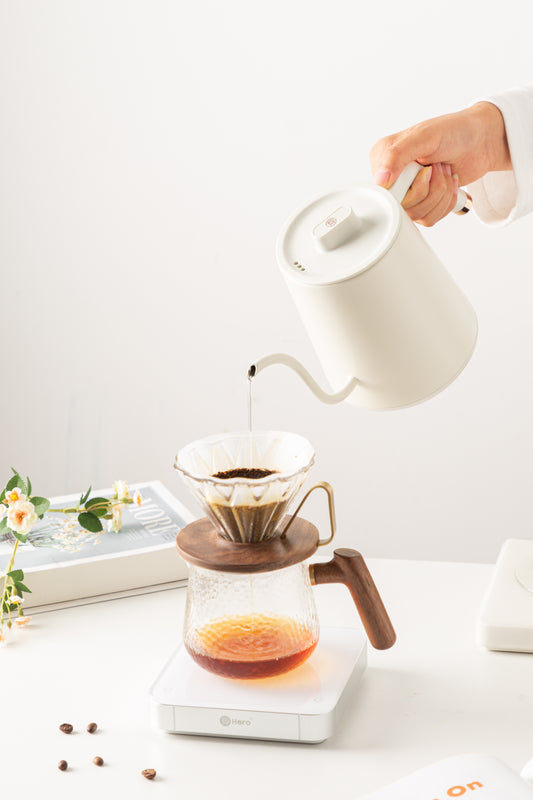 HERO ELECTRIC KETTLE 600ML -WHITE
