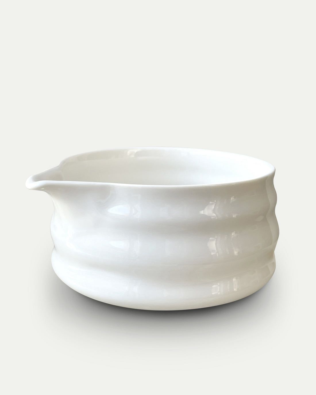 MATCHA BOWL WITH SPOUT - WHITE 02