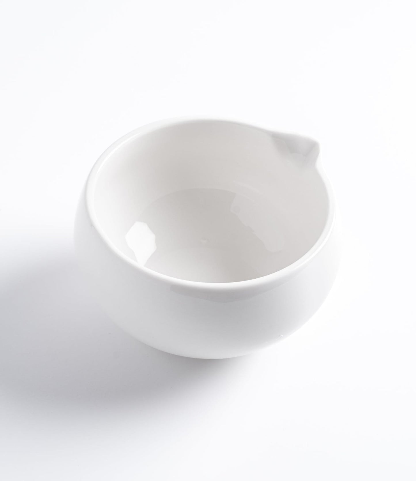MATCHA BOWL WITH SPOUT - WHITE ROUND