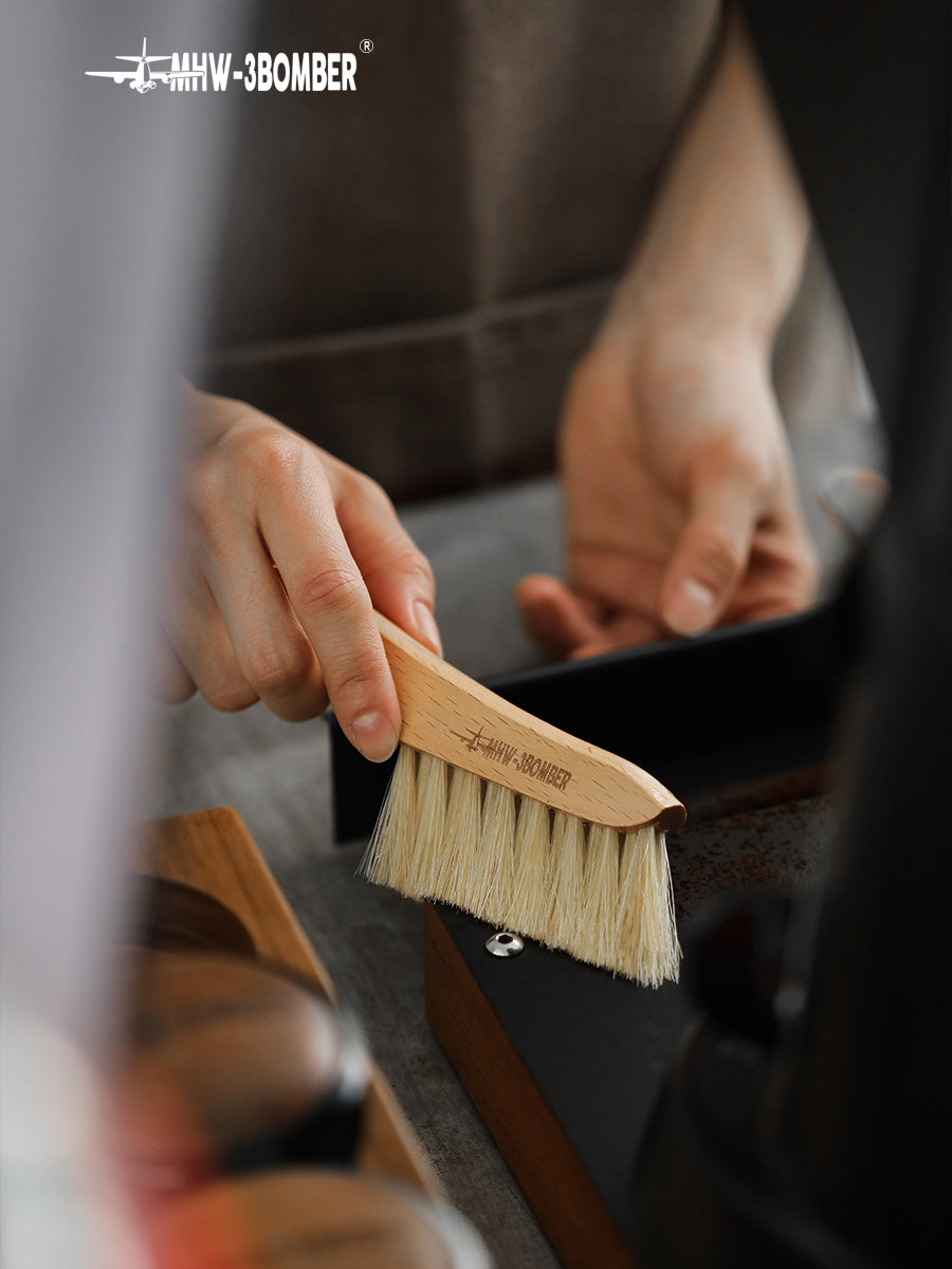MHW-Knife Brush Light brown White